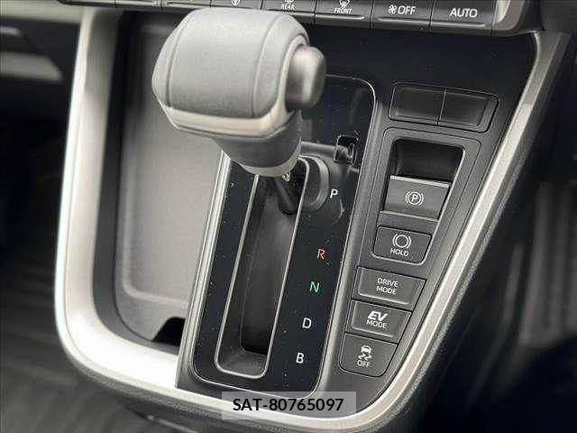 Toyota VOXY HYBRID 2024-08 6642856-26