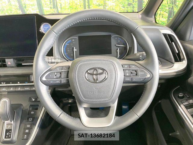 Toyota VOXY HYBRID 2023-08 6642859-11