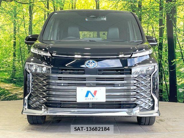 Toyota VOXY HYBRID 2023-08 6642859-14