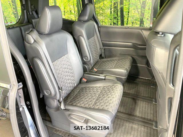 Toyota VOXY HYBRID 2023-08 6642859-8