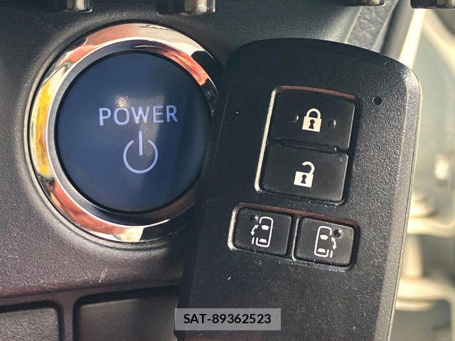 Toyota VOXY HYBRID 2014-10 6642861-9