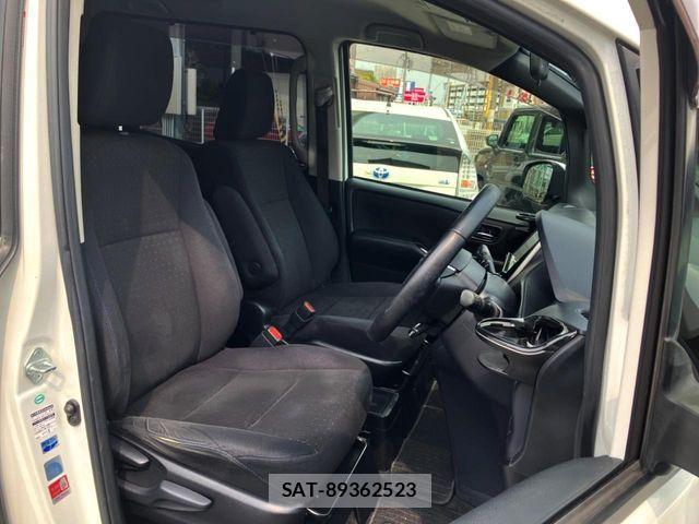 Toyota VOXY HYBRID 2014-10 6642861-12