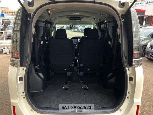Toyota VOXY HYBRID 2014-10 6642861-14