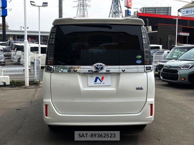 Toyota VOXY HYBRID 2014-10 6642861-16