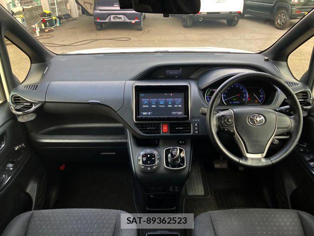 Toyota VOXY HYBRID 2014-10 6642861-1