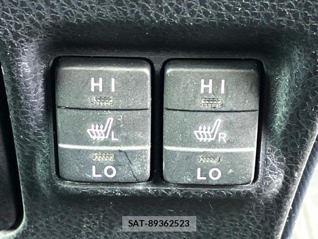 Toyota VOXY HYBRID 2014-10 6642861-6