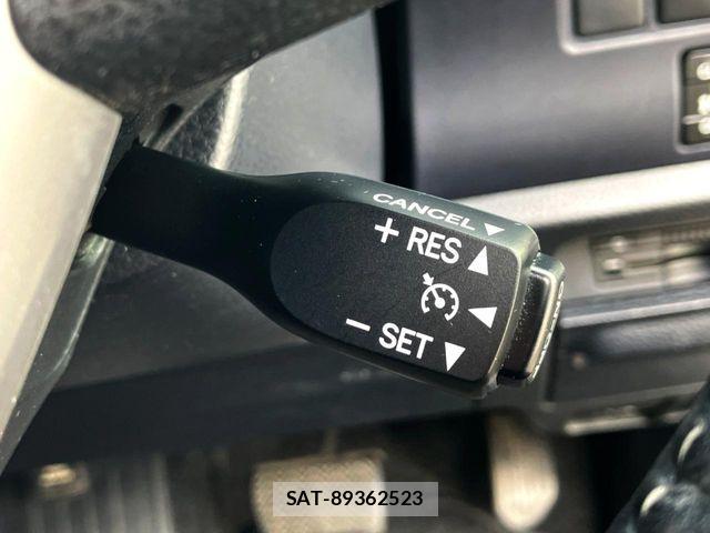 Toyota VOXY HYBRID 2014-10 6642861-7