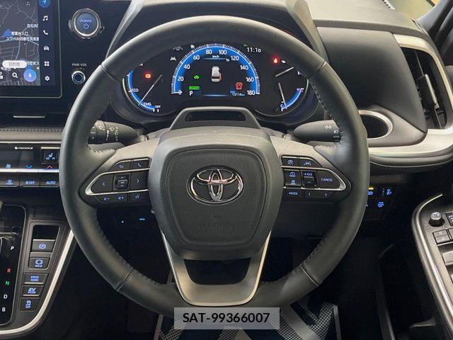Toyota VOXY HYBRID 2023-05 6642857-10