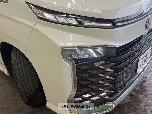 Toyota VOXY HYBRID 2023-05 6642857-11