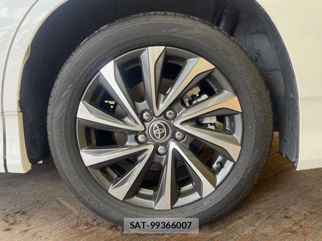 Toyota VOXY HYBRID 2023-05 6642857-12