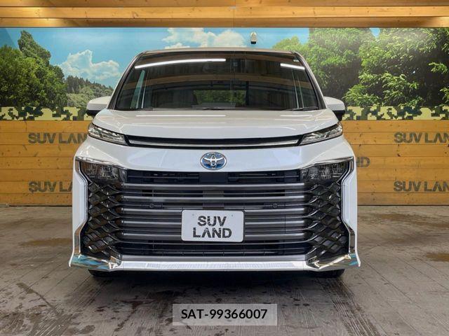 Toyota VOXY HYBRID 2023-05 6642857-13