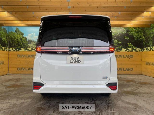Toyota VOXY HYBRID 2023-05 6642857-14