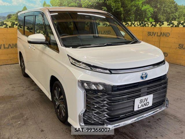 Toyota VOXY HYBRID 2023-05 6642857-15
