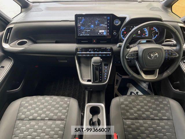 Toyota VOXY HYBRID 2023-05 6642857-1