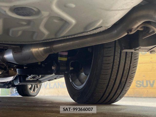 Toyota VOXY HYBRID 2023-05 6642857-19