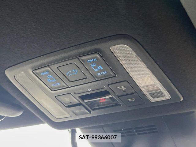 Toyota VOXY HYBRID 2023-05 6642857-4