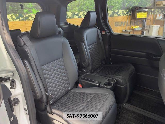 Toyota VOXY HYBRID 2023-05 6642857-7