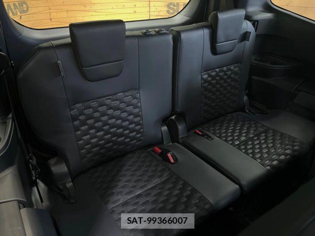 Toyota VOXY HYBRID 2023-05 6642857-8