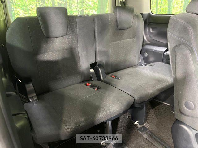 Toyota VOXY HYBRID 2016-12 6674139-9