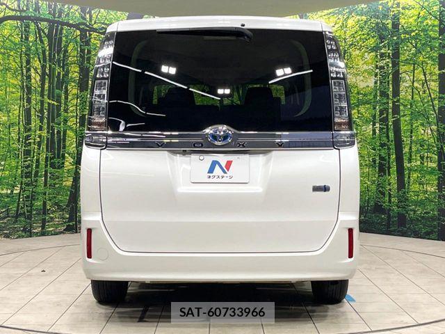 Toyota VOXY HYBRID 2016-12 6674139-15