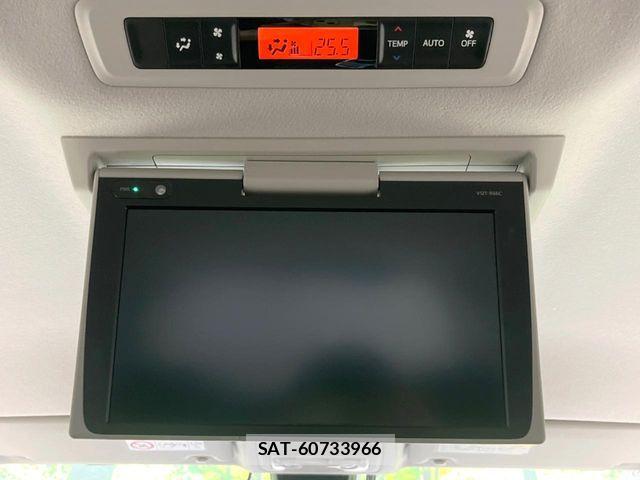 Toyota VOXY HYBRID 2016-12 6674139-2