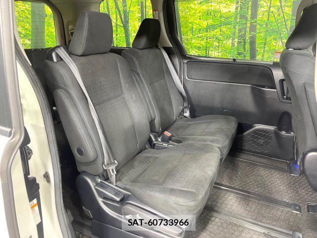 Toyota VOXY HYBRID 2016-12 6674139-8