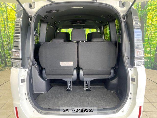 Toyota VOXY HYBRID 2017-10 6674138-10