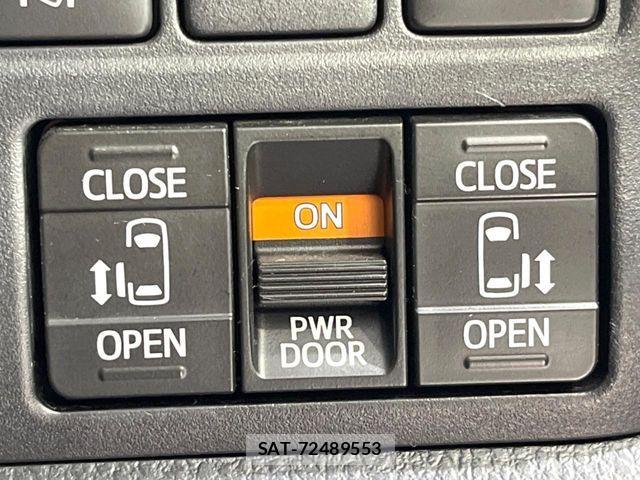 Toyota VOXY HYBRID 2017-10 6674138-4