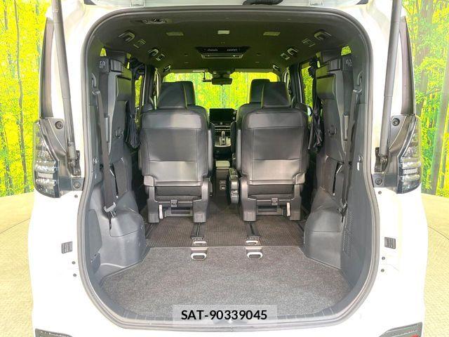Toyota VOXY HYBRID 2023-12 6674115-10