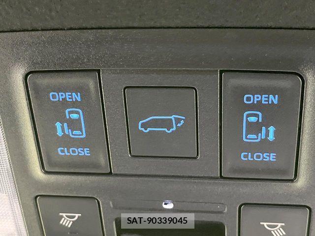 Toyota VOXY HYBRID 2023-12 6674115-6