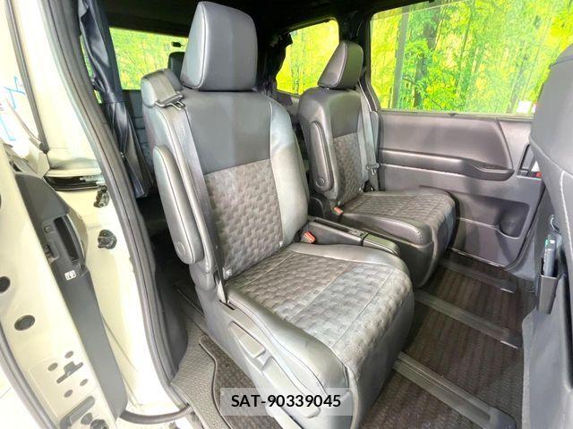 Toyota VOXY HYBRID 2023-12 6674115-8