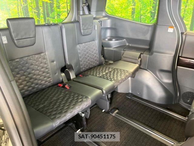 Toyota VOXY HYBRID 2022-09 6674117-9