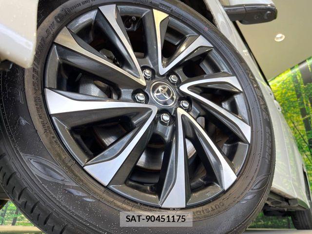 Toyota VOXY HYBRID 2022-09 6674117-13