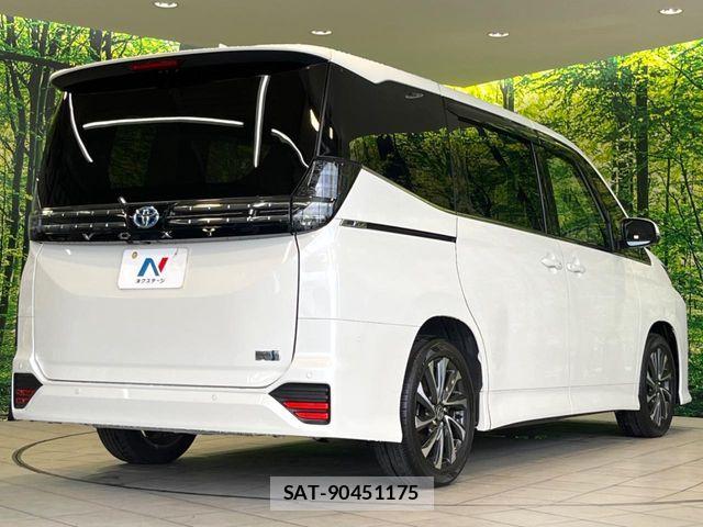 Toyota VOXY HYBRID 2022-09 6674117-17