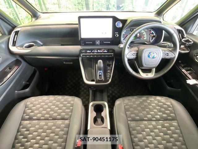 Toyota VOXY HYBRID 2022-09 6674117-1