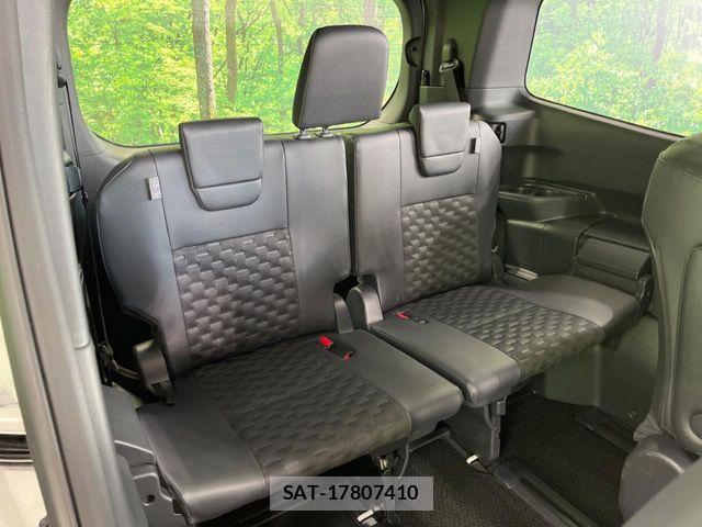 Toyota VOXY HYBRID 2025-10 6674122-9