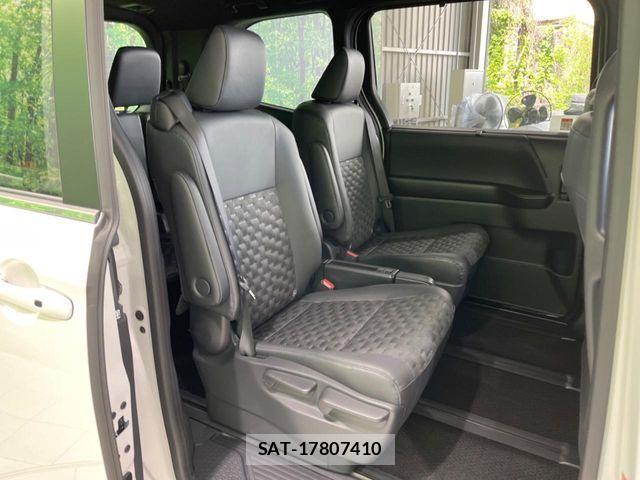 Toyota VOXY HYBRID 2025-10 6674122-8