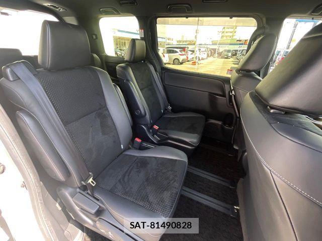 Toyota VOXY HYBRID 2020-11 6678748-9