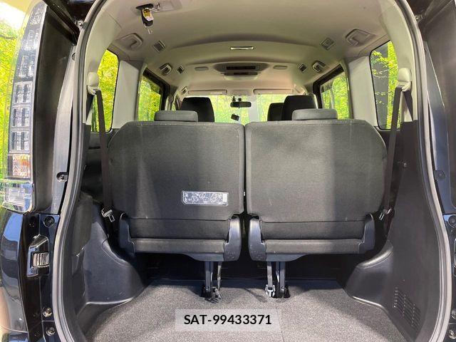 Toyota VOXY HYBRID 2015-03 6678765-10