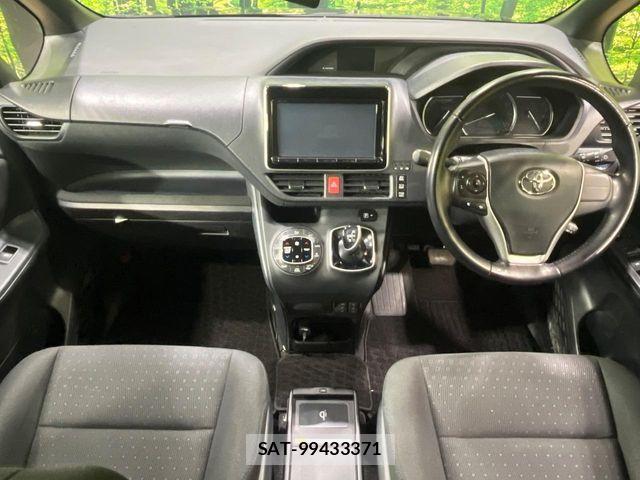 Toyota VOXY HYBRID 2015-03 6678765-1