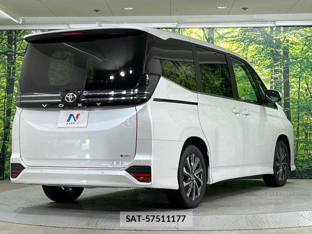 Toyota VOXY HYBRID 2026-04 6678716-17