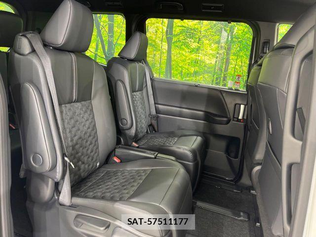 Toyota VOXY HYBRID 2026-04 6678716-8