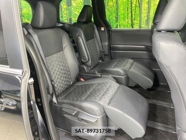 Toyota VOXY HYBRID 2024-11 6678723-9