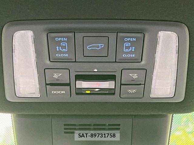 Toyota VOXY HYBRID 2024-11 6678723-4