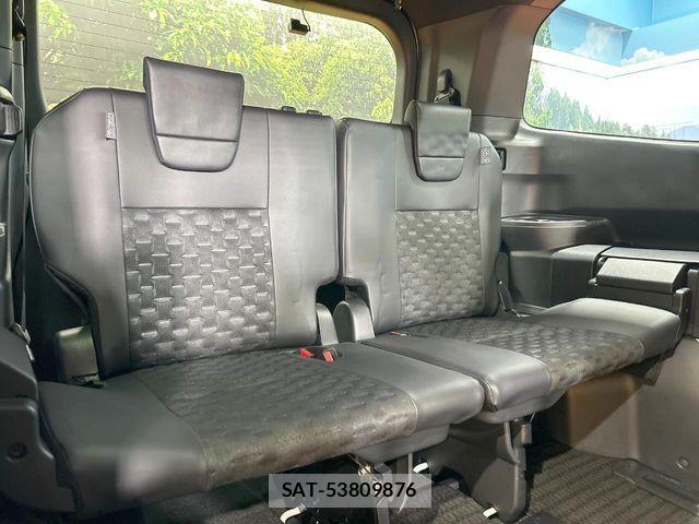 Toyota VOXY HYBRID 2023-12 6678728-9