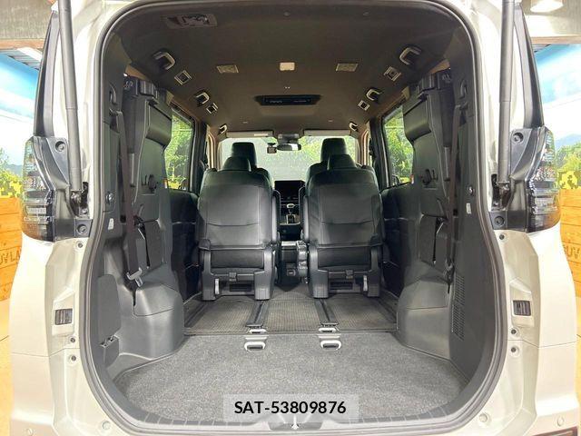 Toyota VOXY HYBRID 2023-12 6678728-10
