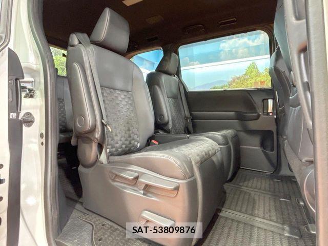 Toyota VOXY HYBRID 2023-12 6678728-8