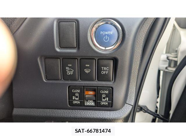 Toyota VOXY HYBRID 2015-01 6678768-18