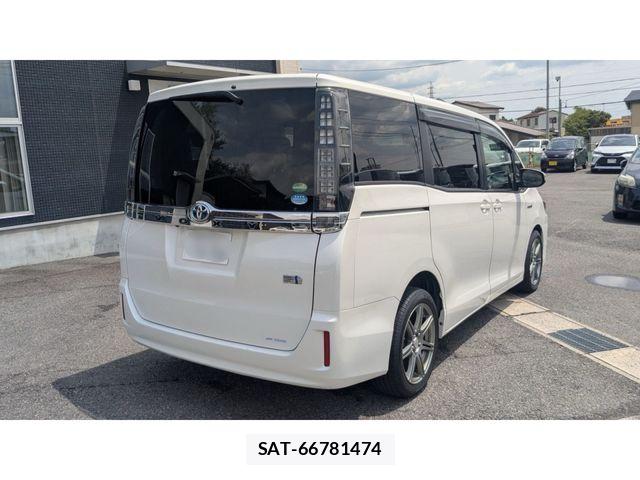 Toyota VOXY HYBRID 2015-01 6678768-1