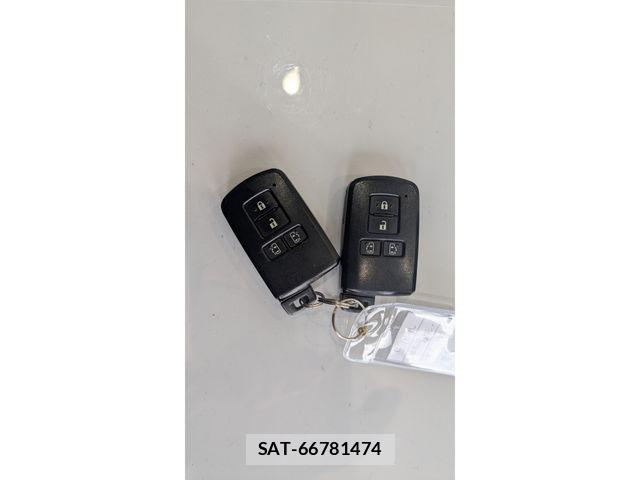 Toyota VOXY HYBRID 2015-01 6678768-19